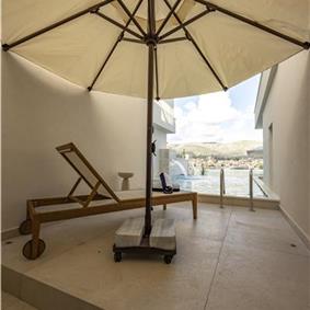 Selection of 5 bedroom seafront villas with pool on Ciovo near Trogir, sleeps 10